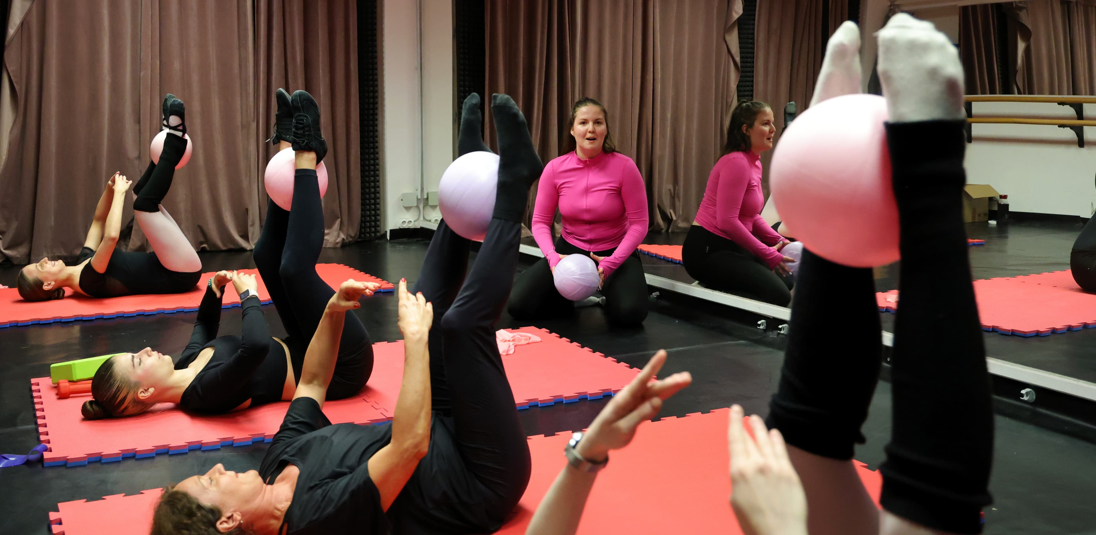 Pilates gyakorlat labdával
